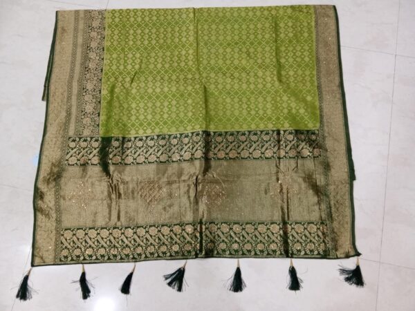 Bandhani silk saree - Image 3
